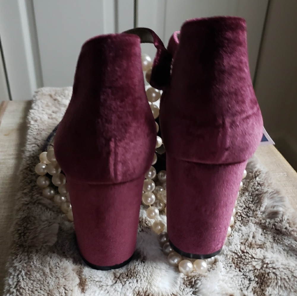 Beautiful Heels - Picture 2 of 3